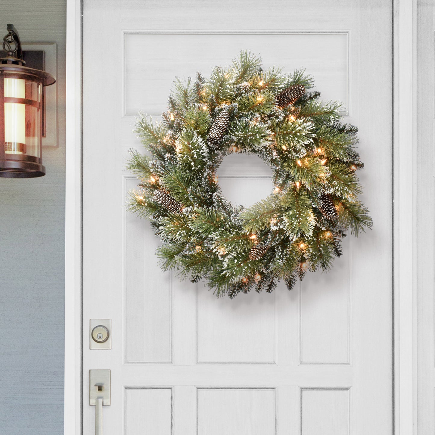 24" Pre-Lit Snowy Wreath with 50 Clear Incandescent Lights
